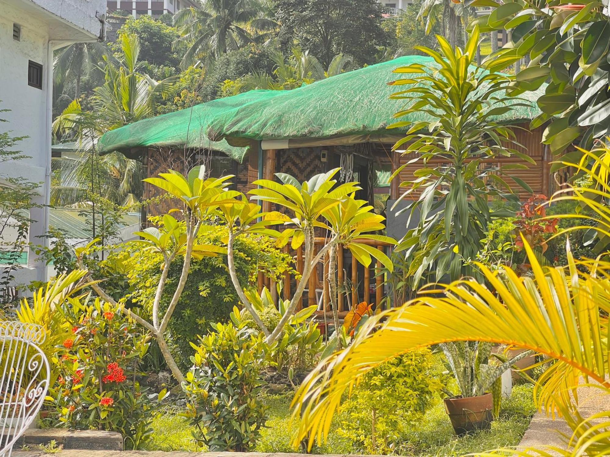Galera Lodge Puerto Galera Exteriör bild